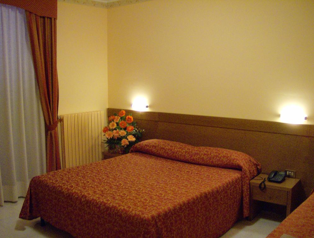 Hotel Zi Marianna Pertosa Phòng bức ảnh